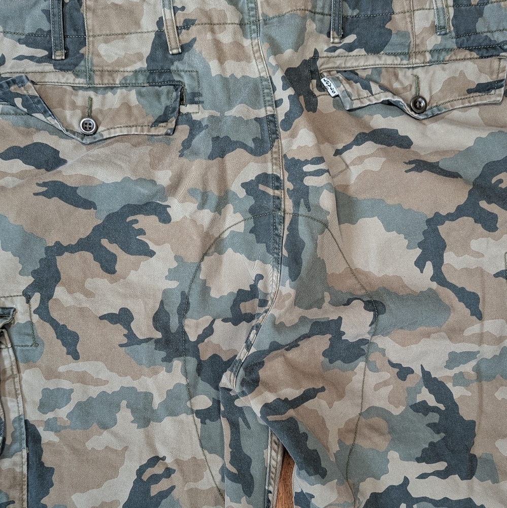Levi’s Camo Cargo Pants W42 L32 | Foraging Dadcore Energy 🌿 Tactical But Chill - Picture 5 of 11